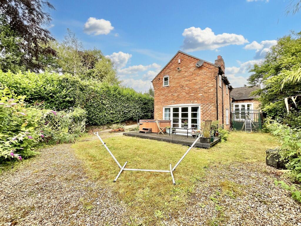 Eccleshall Road, Hookgate, TF9 photo 4