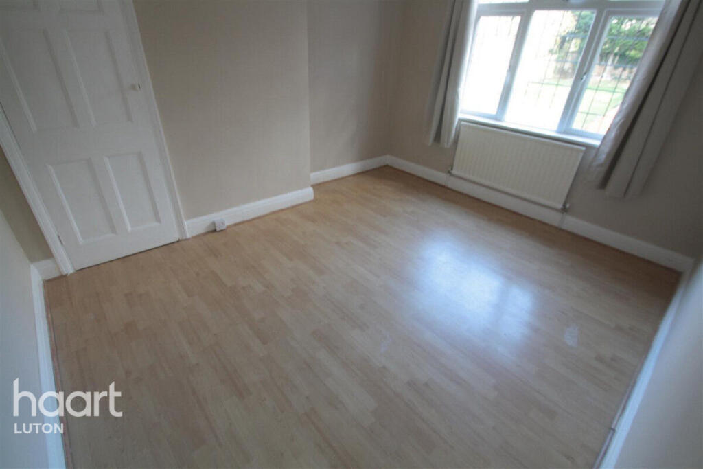 House in Luton - View 3