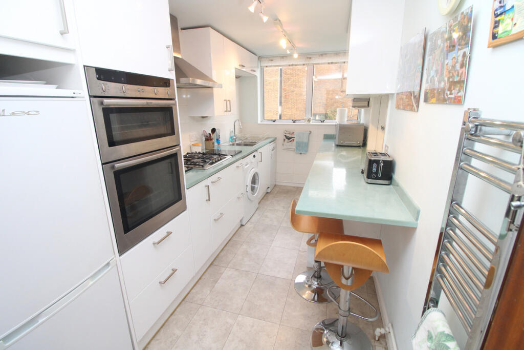 Apartment in Hove, Brighton and Hove - View 3