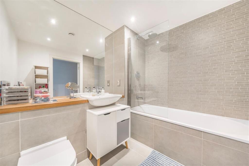 Apartment in London - More
