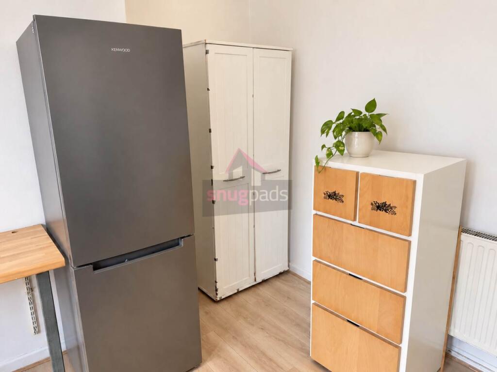Apartment in Salford, Greater Manchester - View 5
