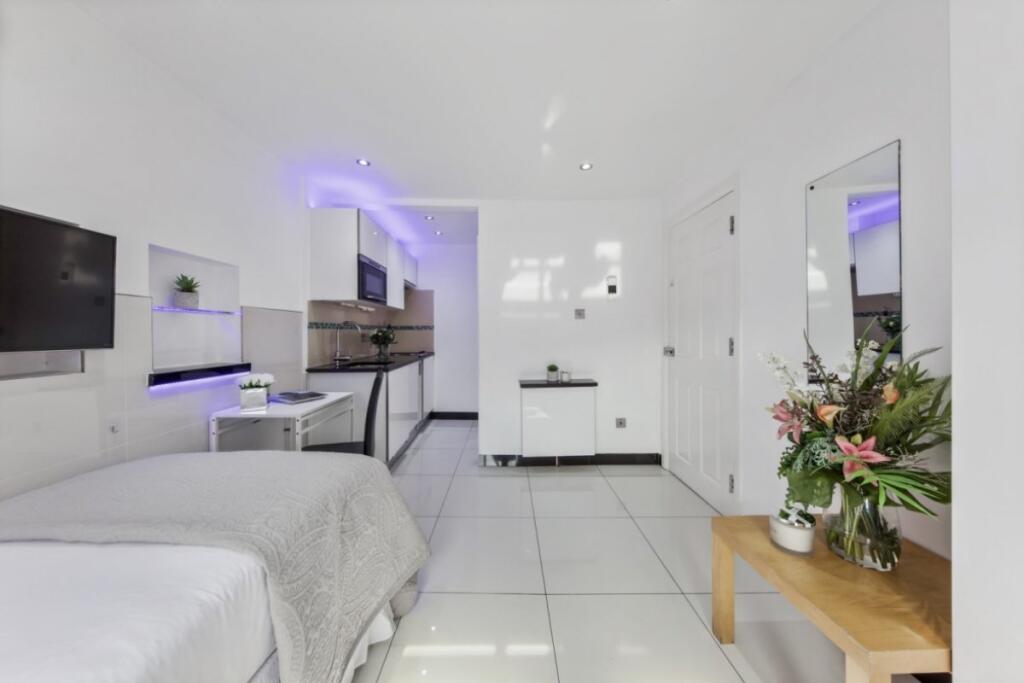 Apartment in London - View 5