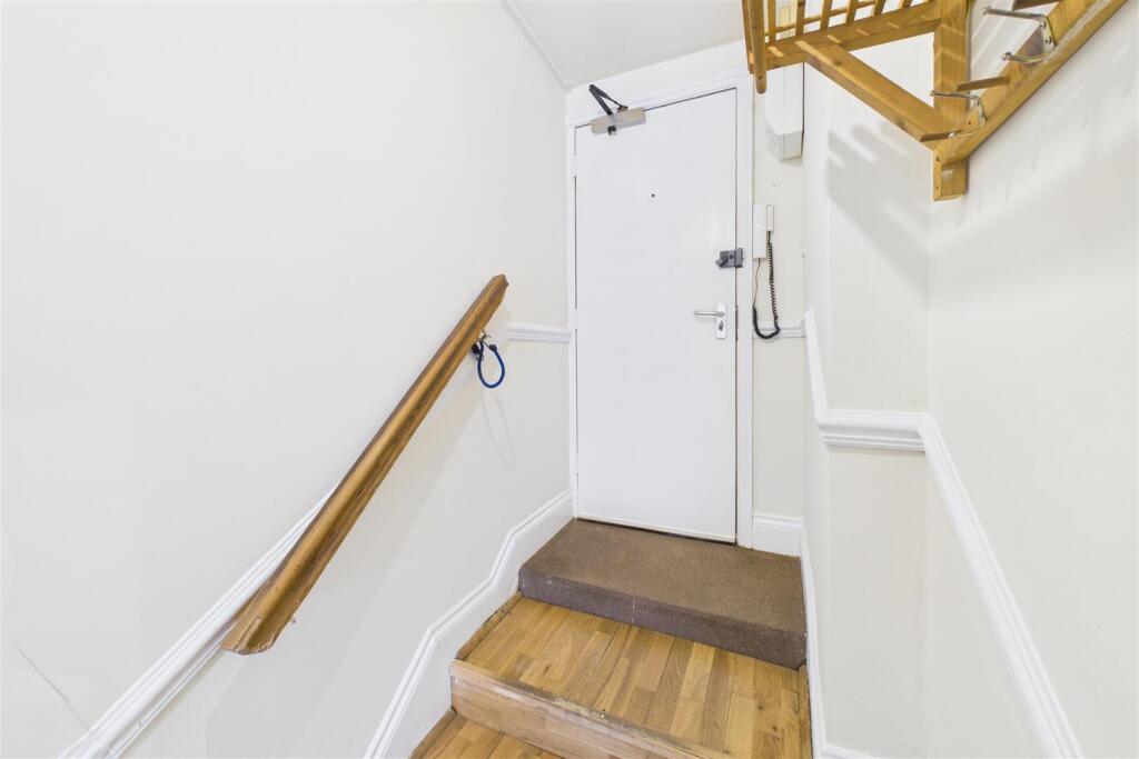 Apartment in Bristol - View 5