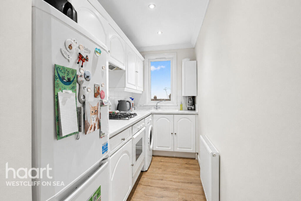 Apartment in Southend-on-Sea, Essex - View 3