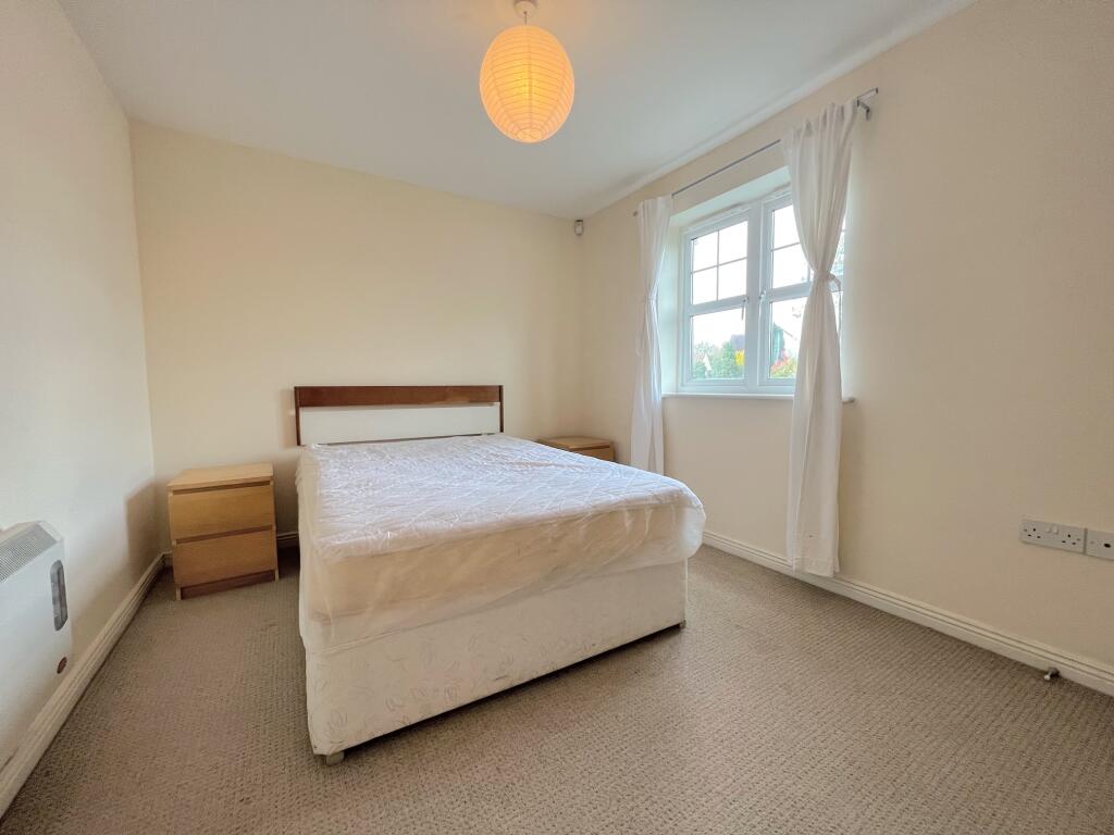 Apartment in Bridgend - More