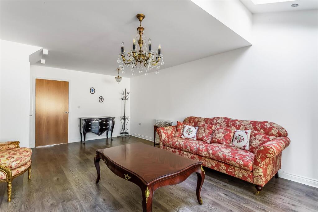 House in Redhill - View 4