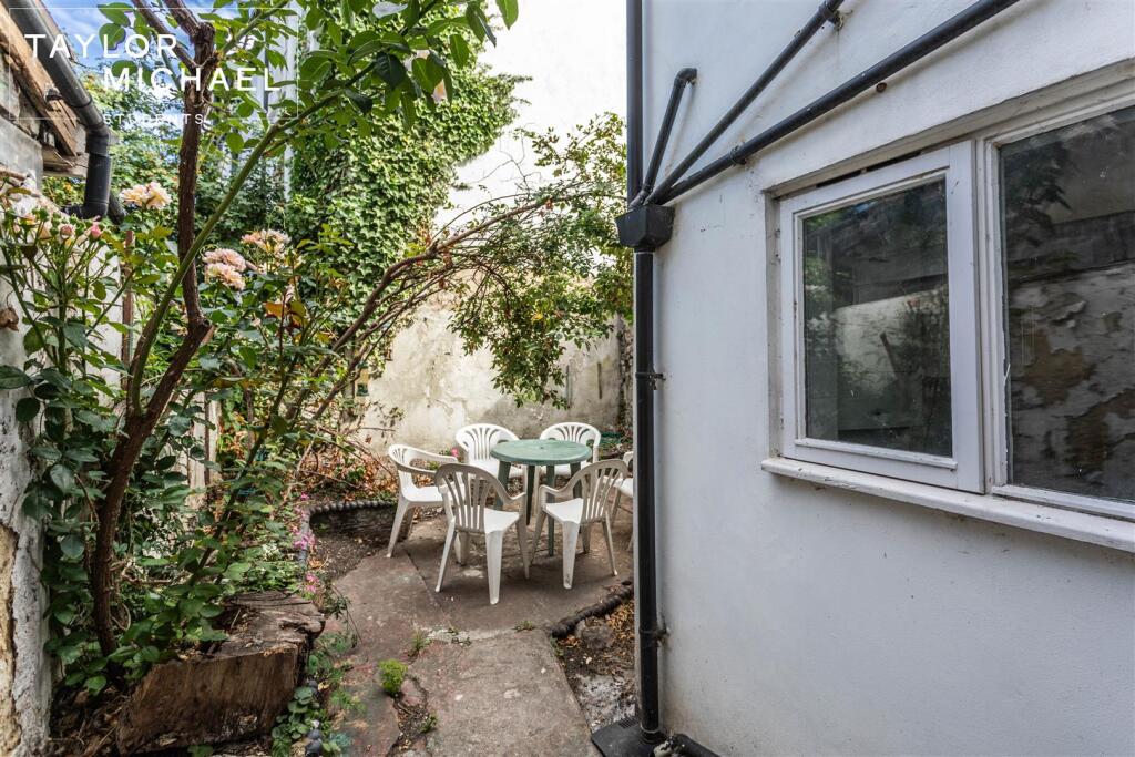 4 bedroom terraced house for rent