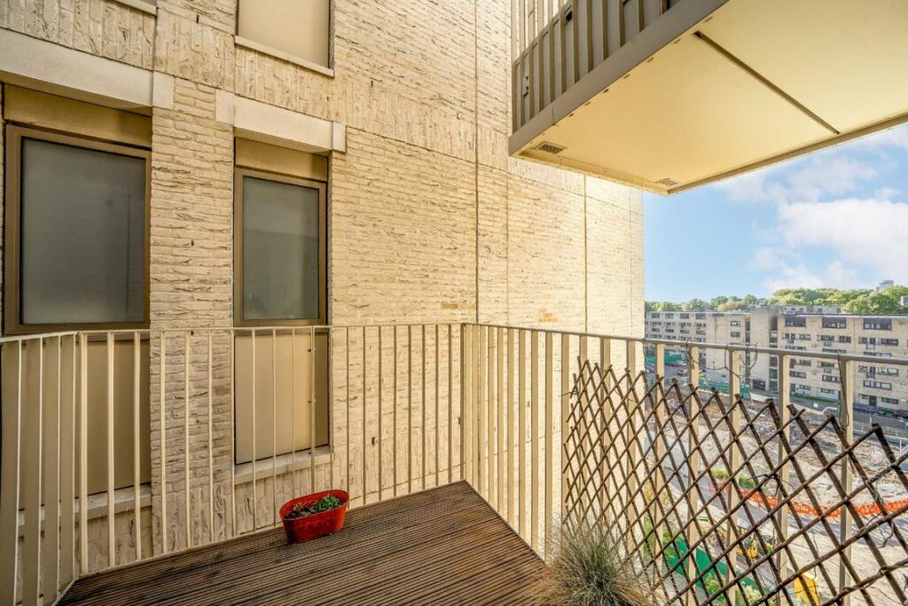 Apartment in London - More