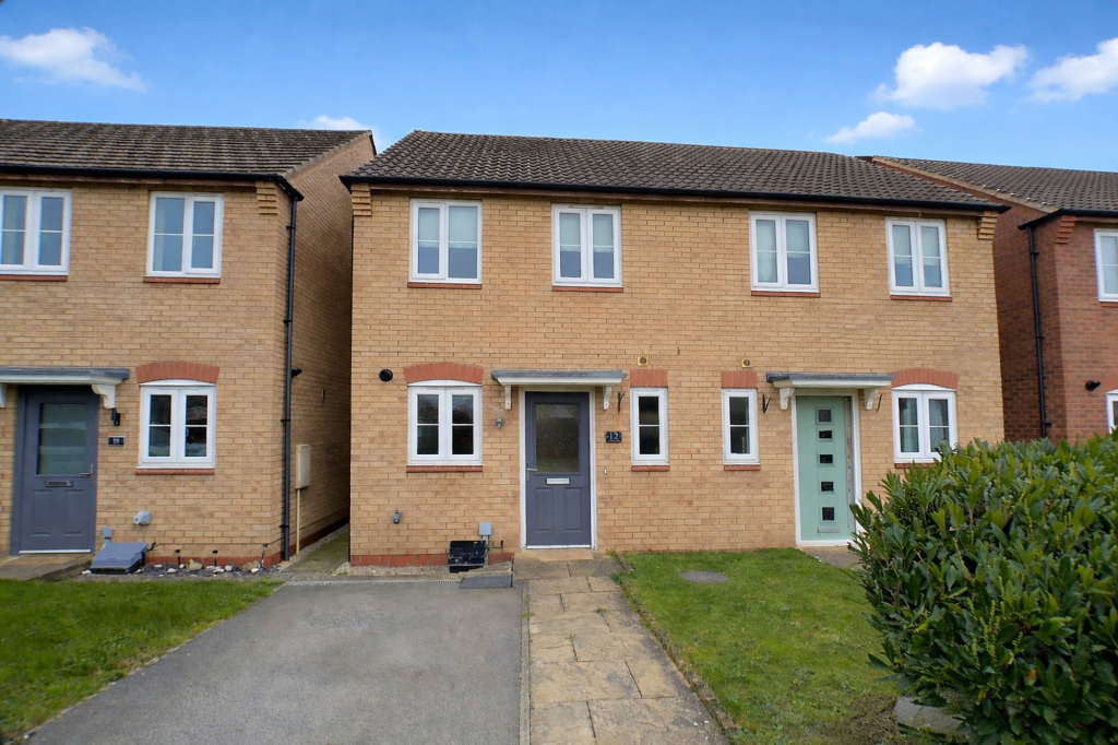 2-bed semi-detached on Chipmunk Way, Newton, NG13, £235,000