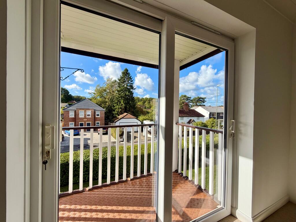 Apartment in Eastleigh, Chartwell Green, West End - More