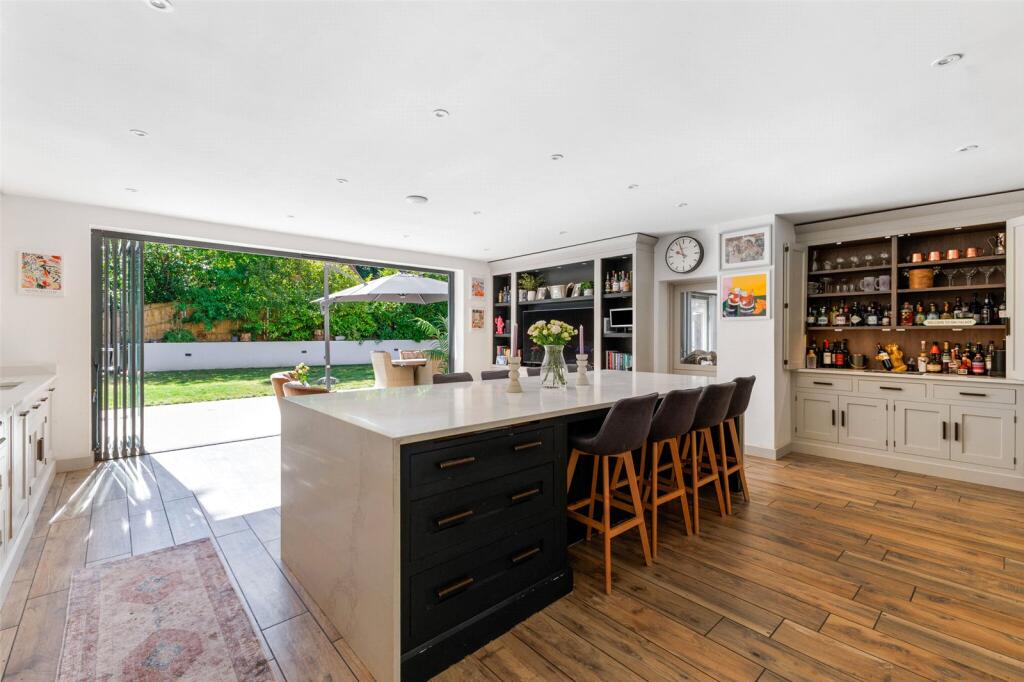 3, Heyward Gardens, Newbury, Berkshire, RG14 photo 3
