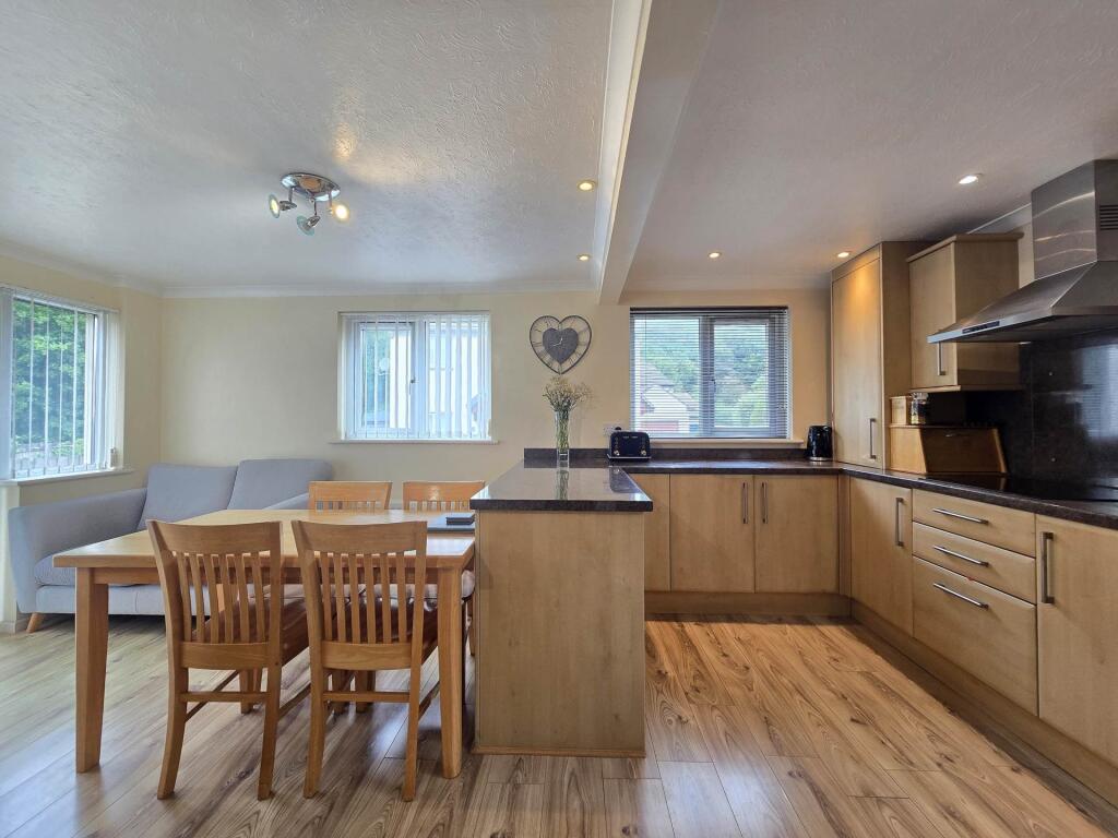21, Primrose Avenue, Barnstaple photo 4