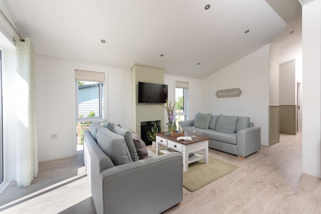 Two Bed Pathfinder Platinum Tor (40x22), Roadford Lake Lodges, Roadford Lake, Lifton, Devon, PL16 0RL photo 4