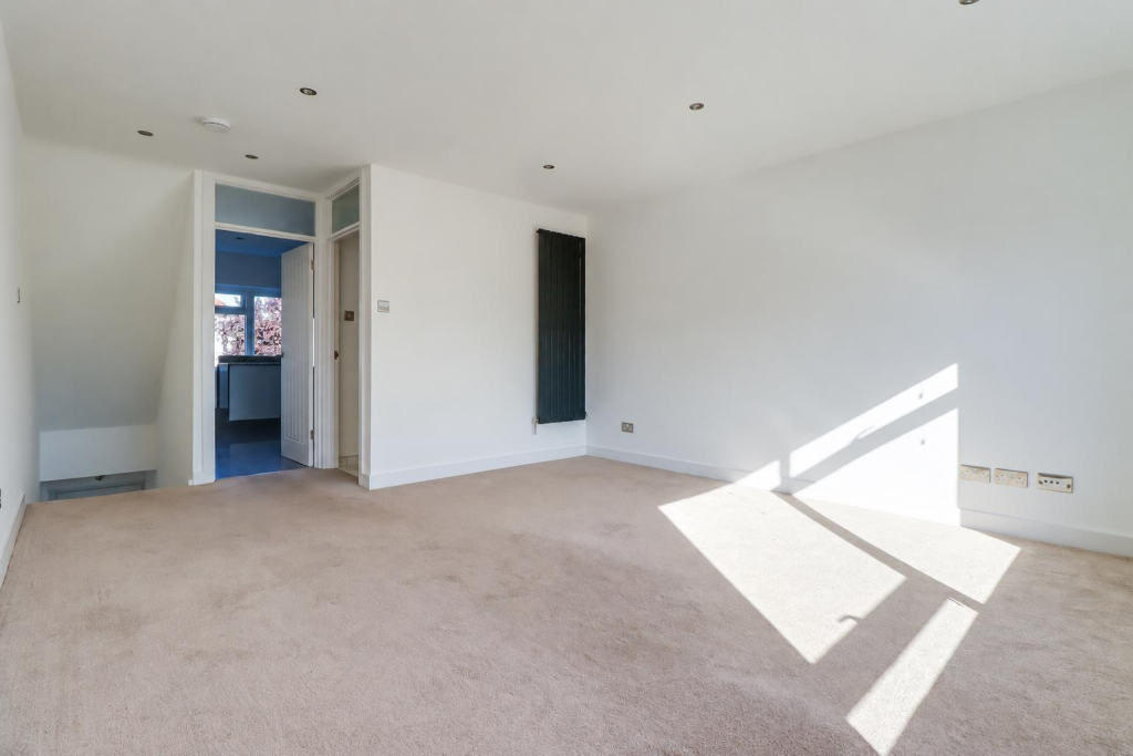 Apartment in Southend-on-Sea - View 4