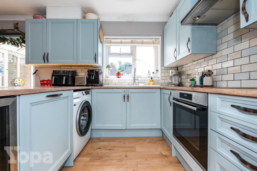 House in Dartford - More