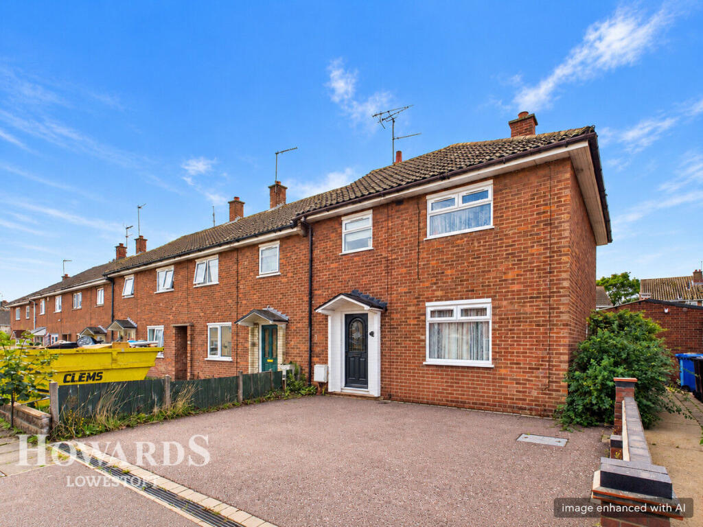 3-bed terraced on Mimosa Walk, Lowestoft, £190,000