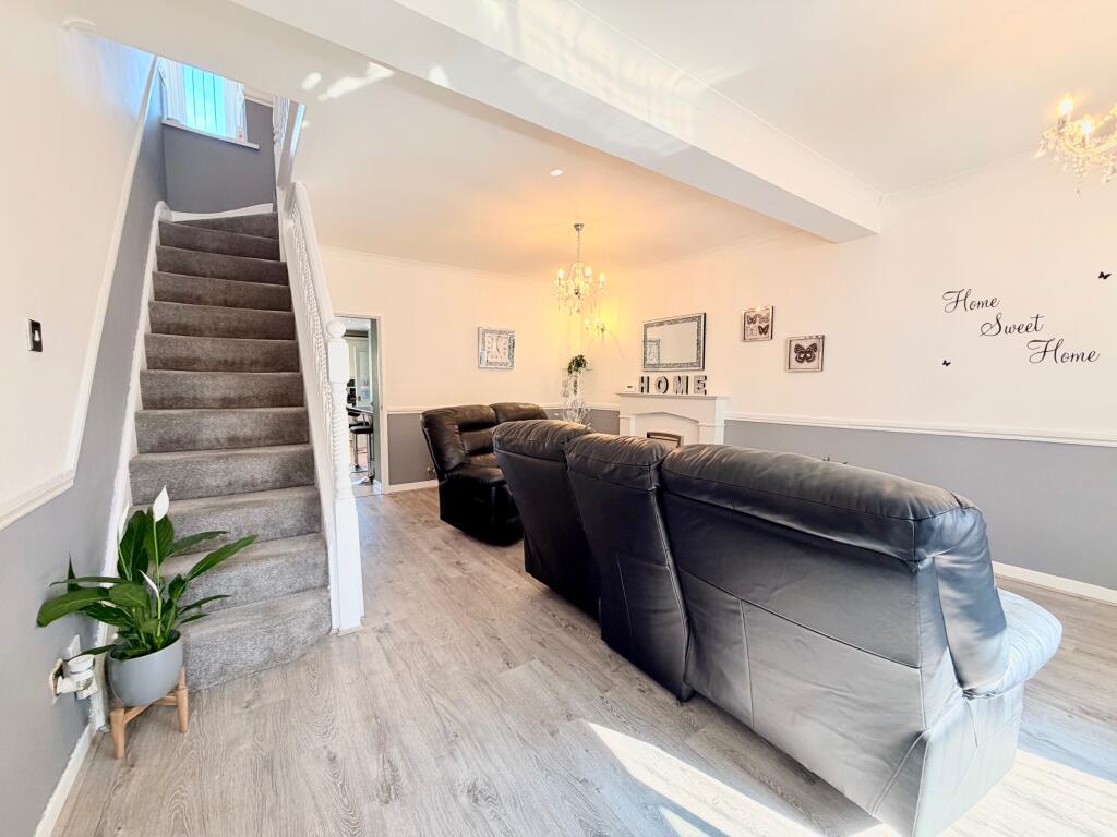 House in Cardiff, Tonyrefail - View 2