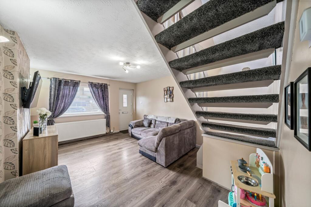 House in Leigh, Hooten Gardens, Bedford - View 5