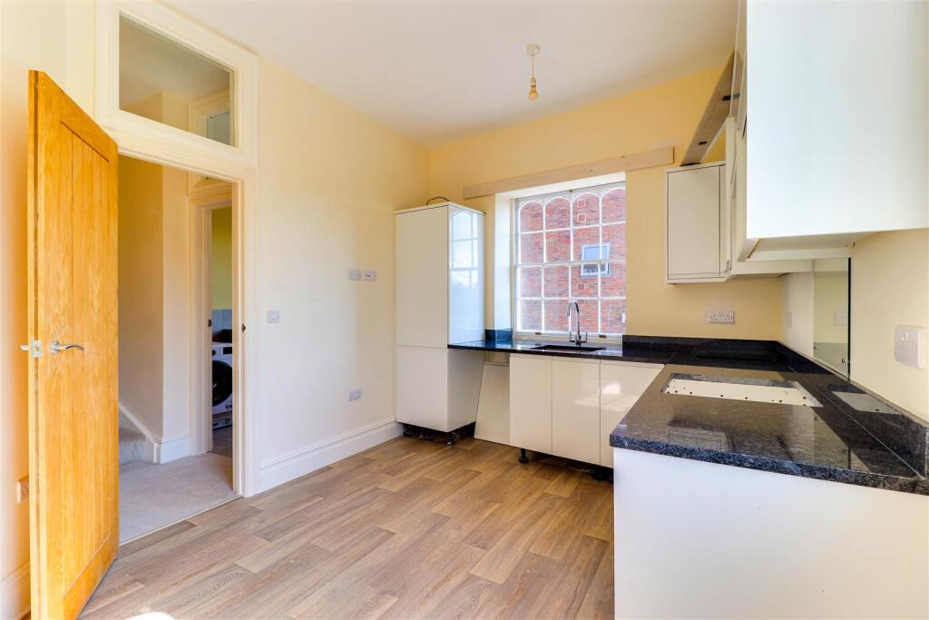 Apartment in Guildford, Surrey - View 4