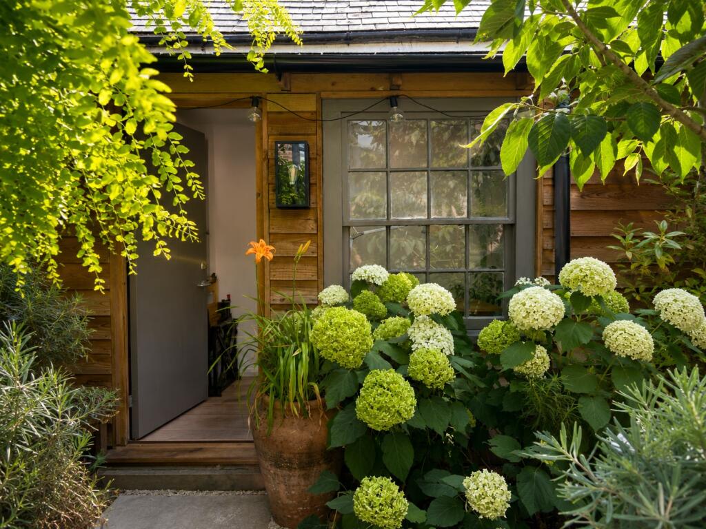 House in Dacorum, Ashlyns Estate, Berkhamsted - View 2