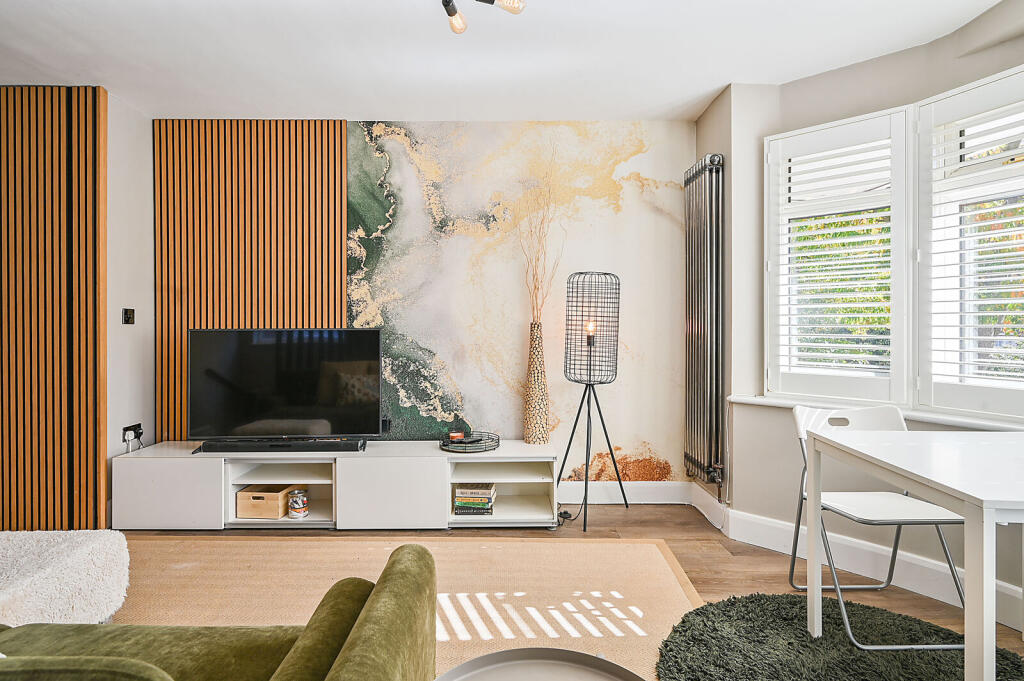 Apartment in Kingston upon Thames - View 3