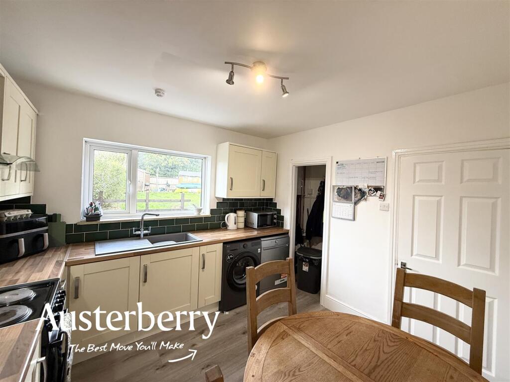 Garsdale Crescent, Blurton, Stoke-On-Trent photo 3