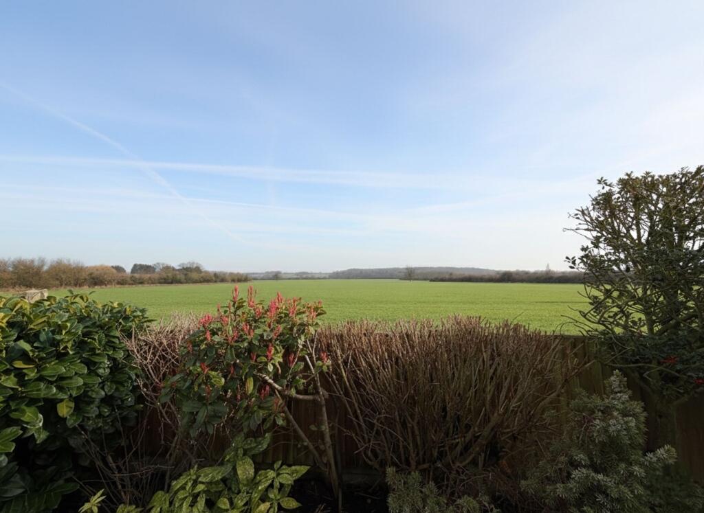 Cotton End Road, Wilstead, MK45 photo 2