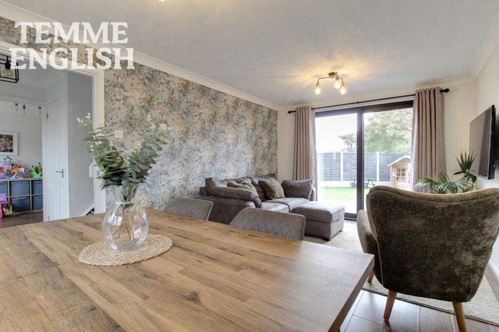 House in Southend-on-Sea - More