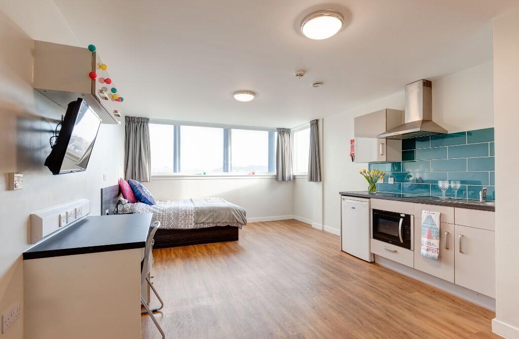 Main image of property: Bath Street, Glasgow, G22EE