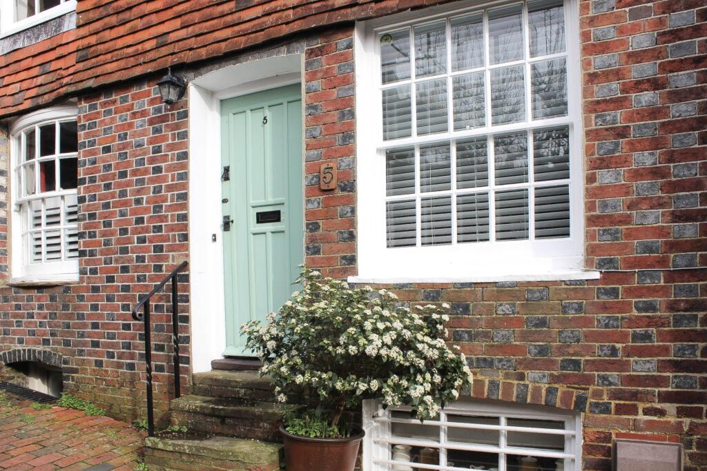 St. Martin`s Lane, Lewes photo 2