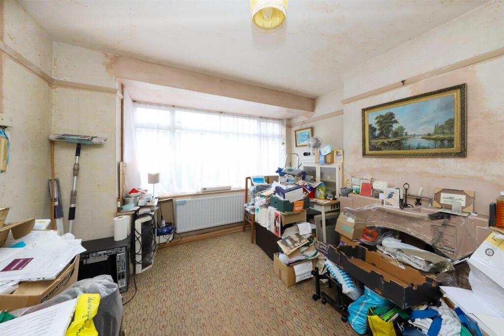 Edgar Road, Yiewsley photo 4