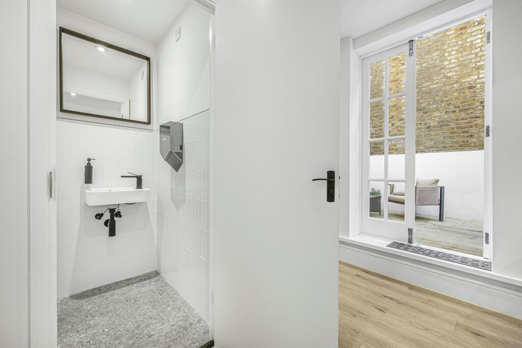 BATHROOM 1.jpg