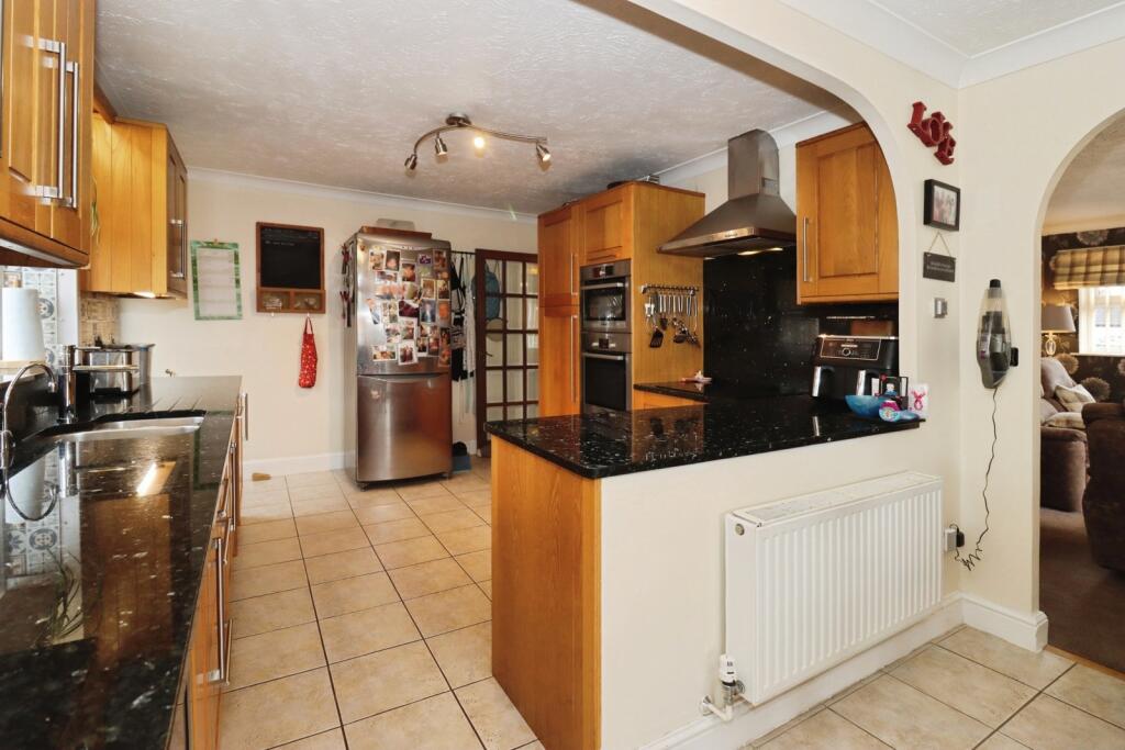 House in Bristol, Bradley Stoke - View 4