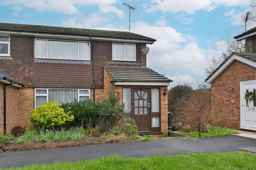 Main image of property: Pinewood Gardens, Hemel Hempstead, HP1