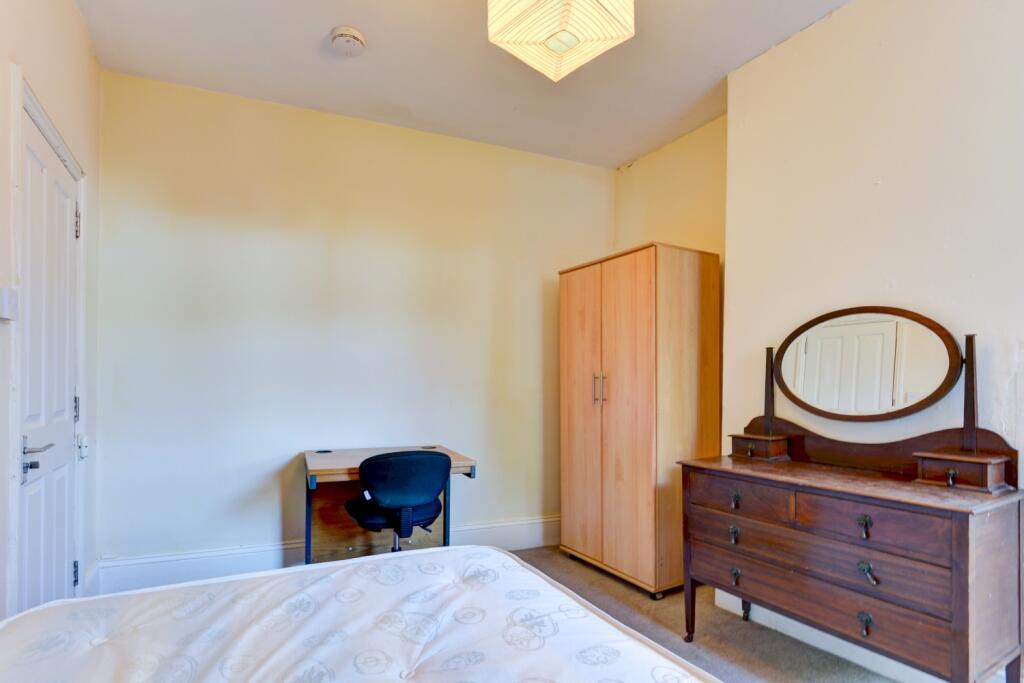 6 bedroom terraced house for rent