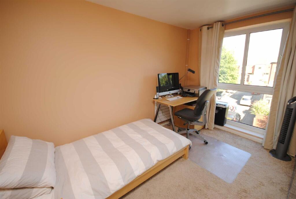 Apartment in St Albans - View 5