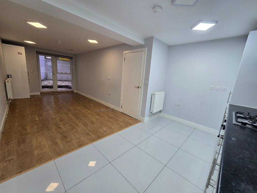 Main image of property: Green Lanes, London, N16