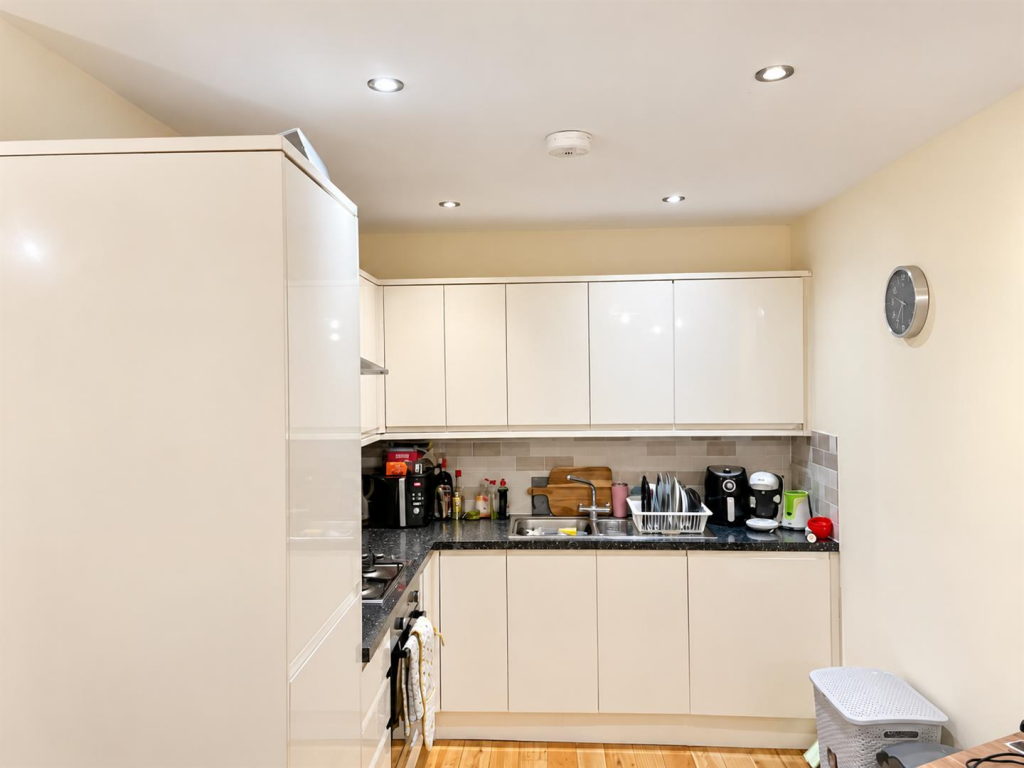 Apartment in Bristol - View 5
