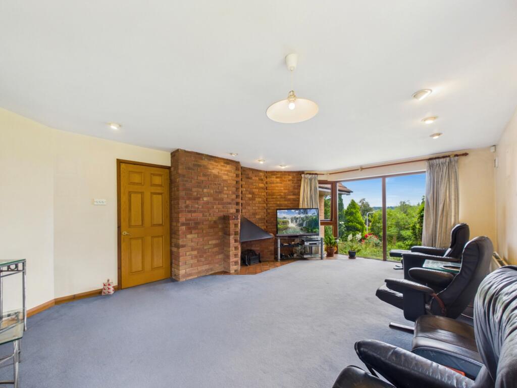 House in Nottingham, Chilwell - View 4