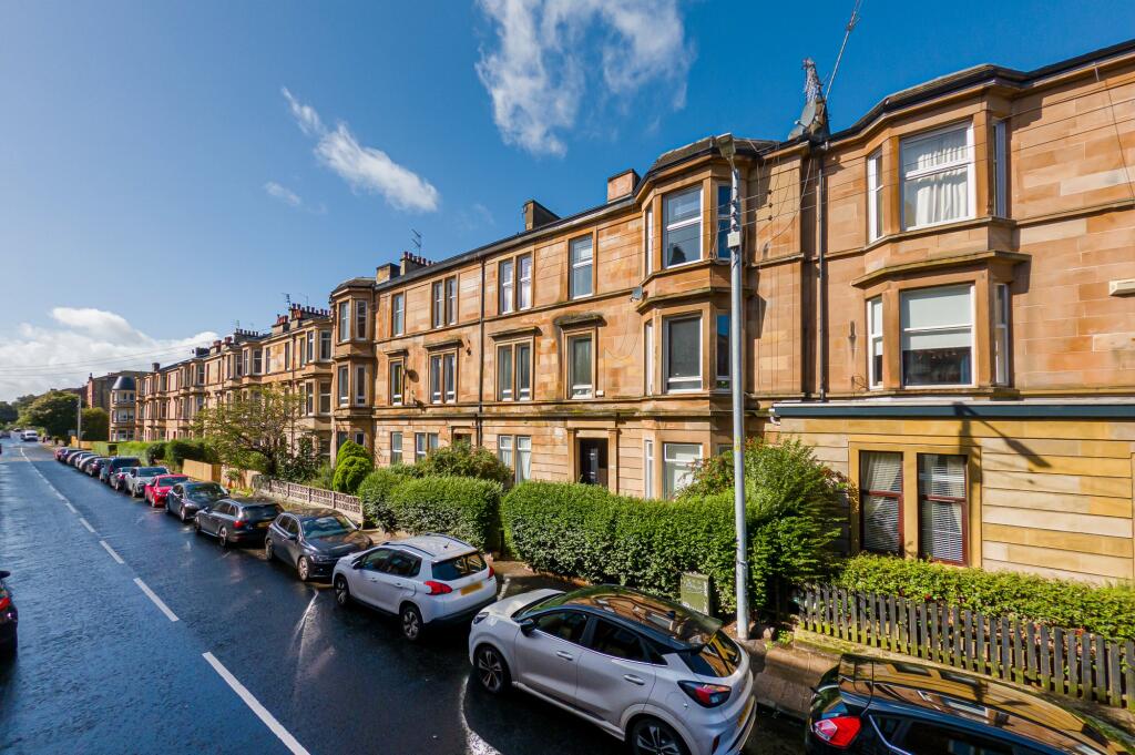 4-bed flat on Sinclair Drive, Battlefield, Glasgow, £310,000