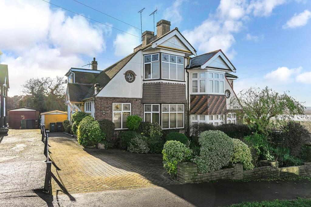 4-bed house on Silverthorn Gardens, Chingford, £625,000