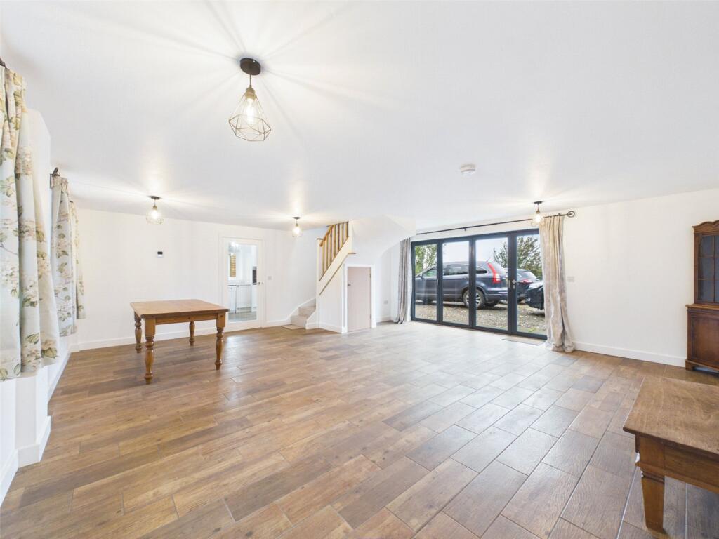 House in Hemel Hempstead - More