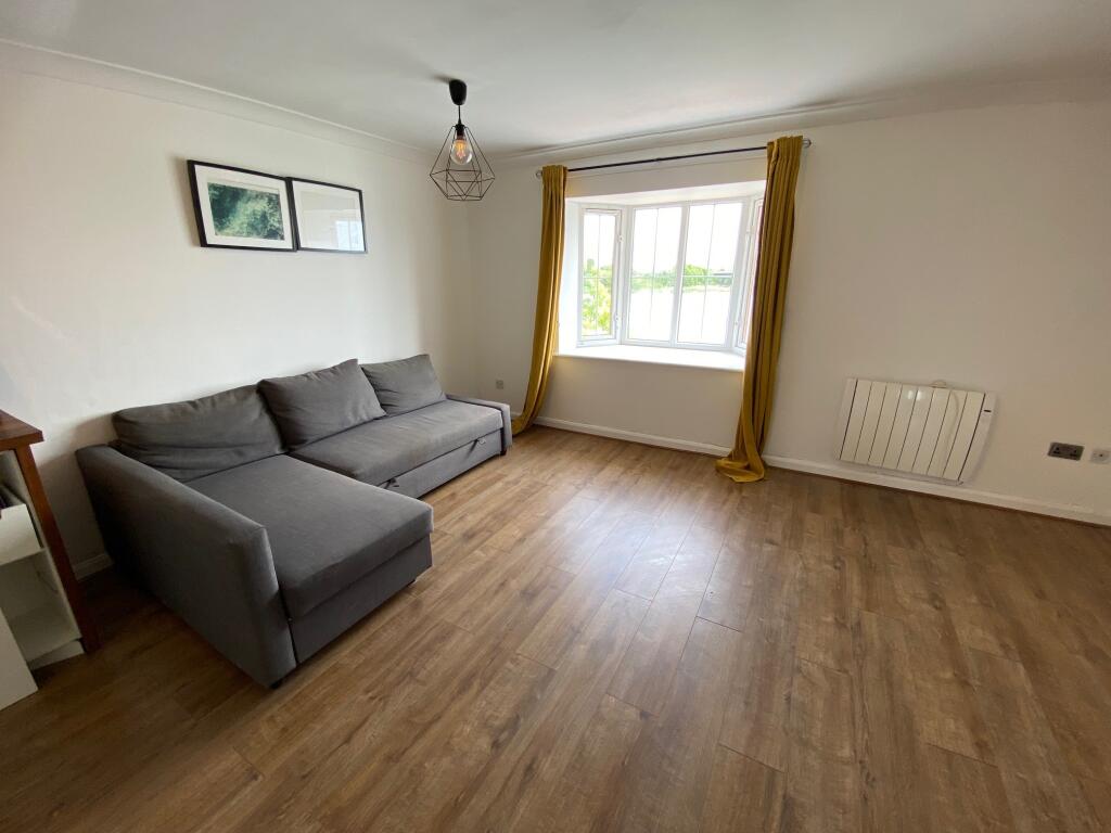 Apartment in Cardiff, Grangetown - View 5