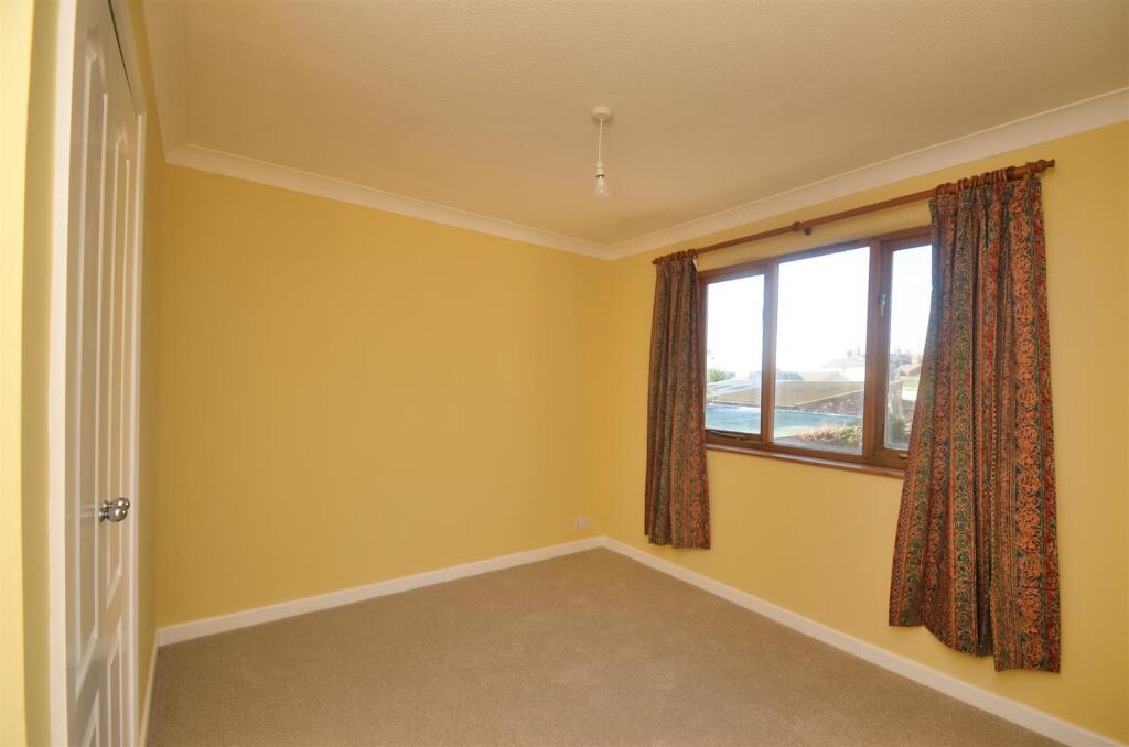 Apartment in Ryde, Oakfield - More