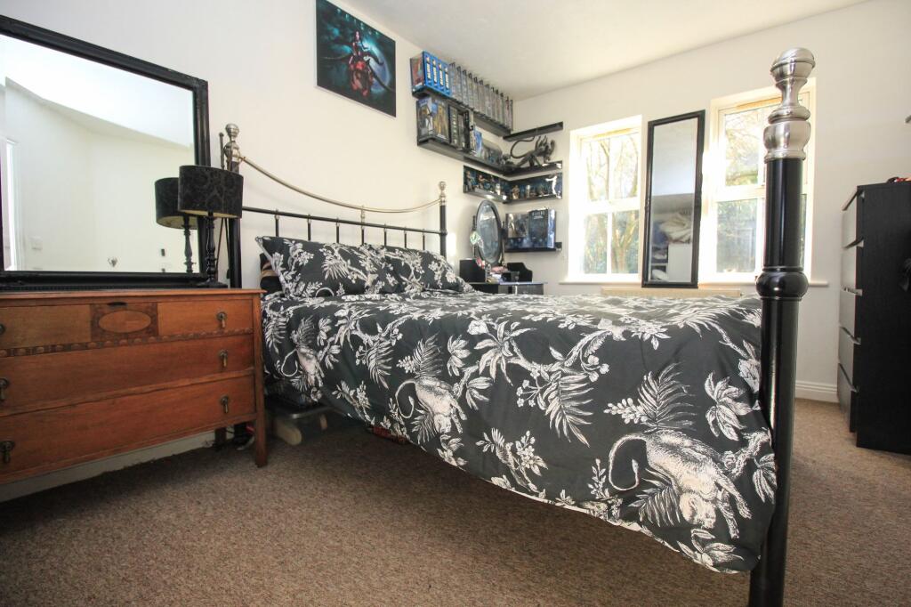 Apartment in Southampton - View 3