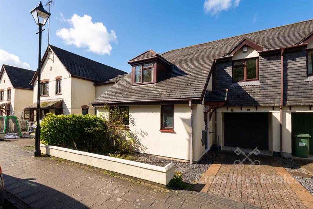 3-bed semi-detached on Riverside Walk, Tamerton Foliot, £325,000