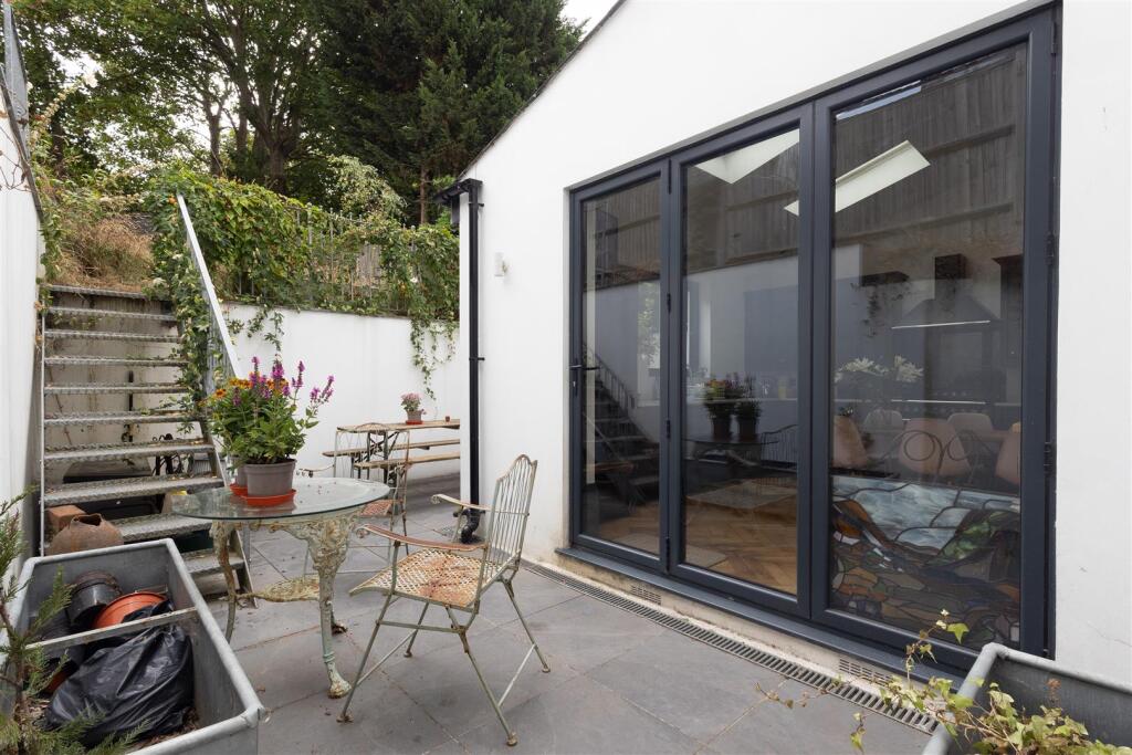 Apartment in Tonbridge - More