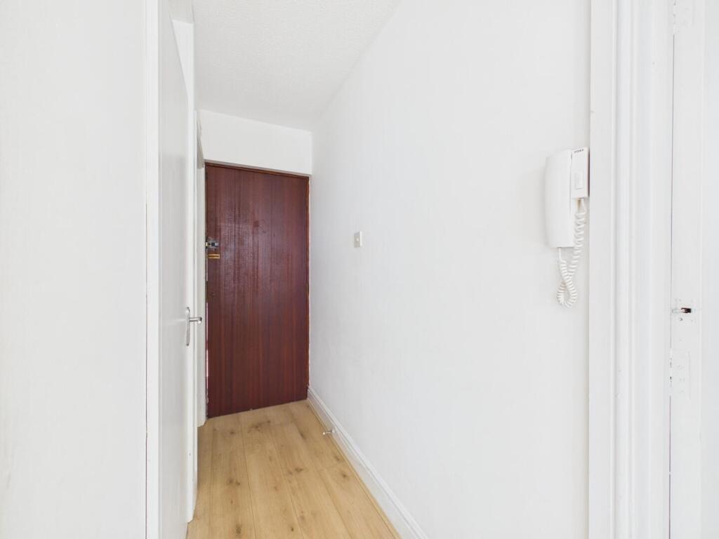 Apartment in Neath, Cimla - View 5