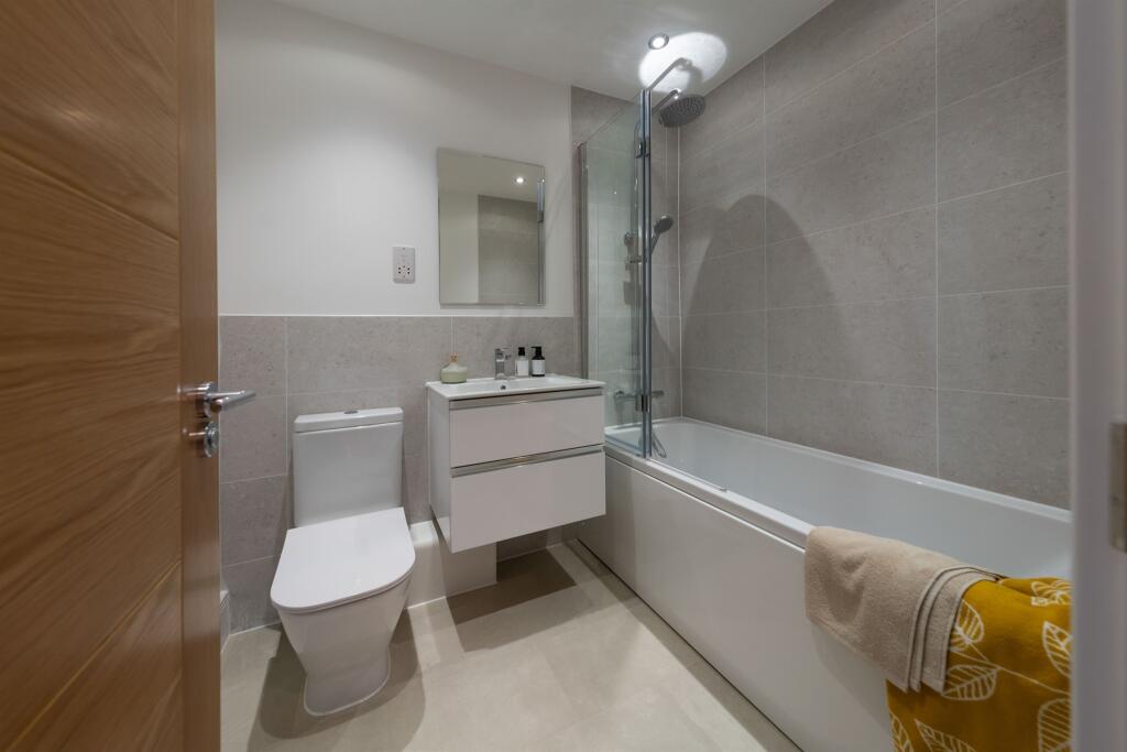 Brockhills Lane, New Milton photo 4