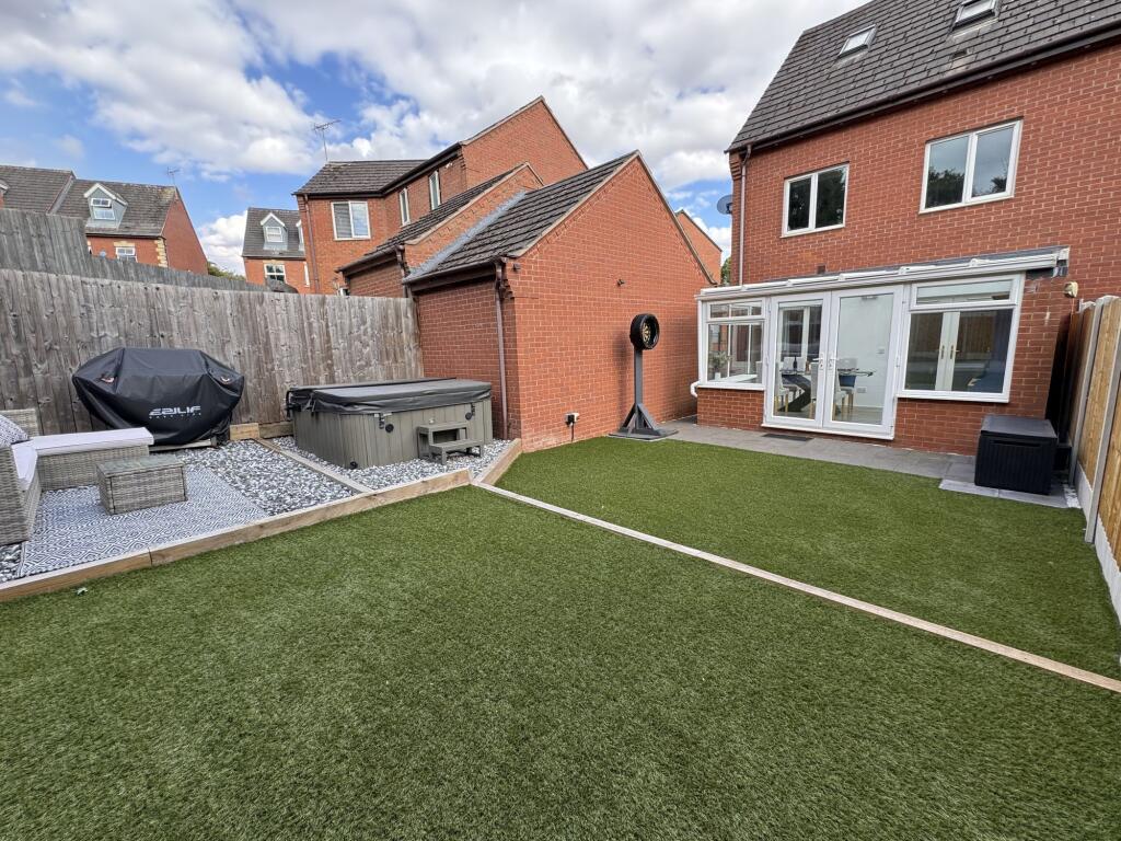 Woodyard Close, Castle Gresley, DE11 photo 2